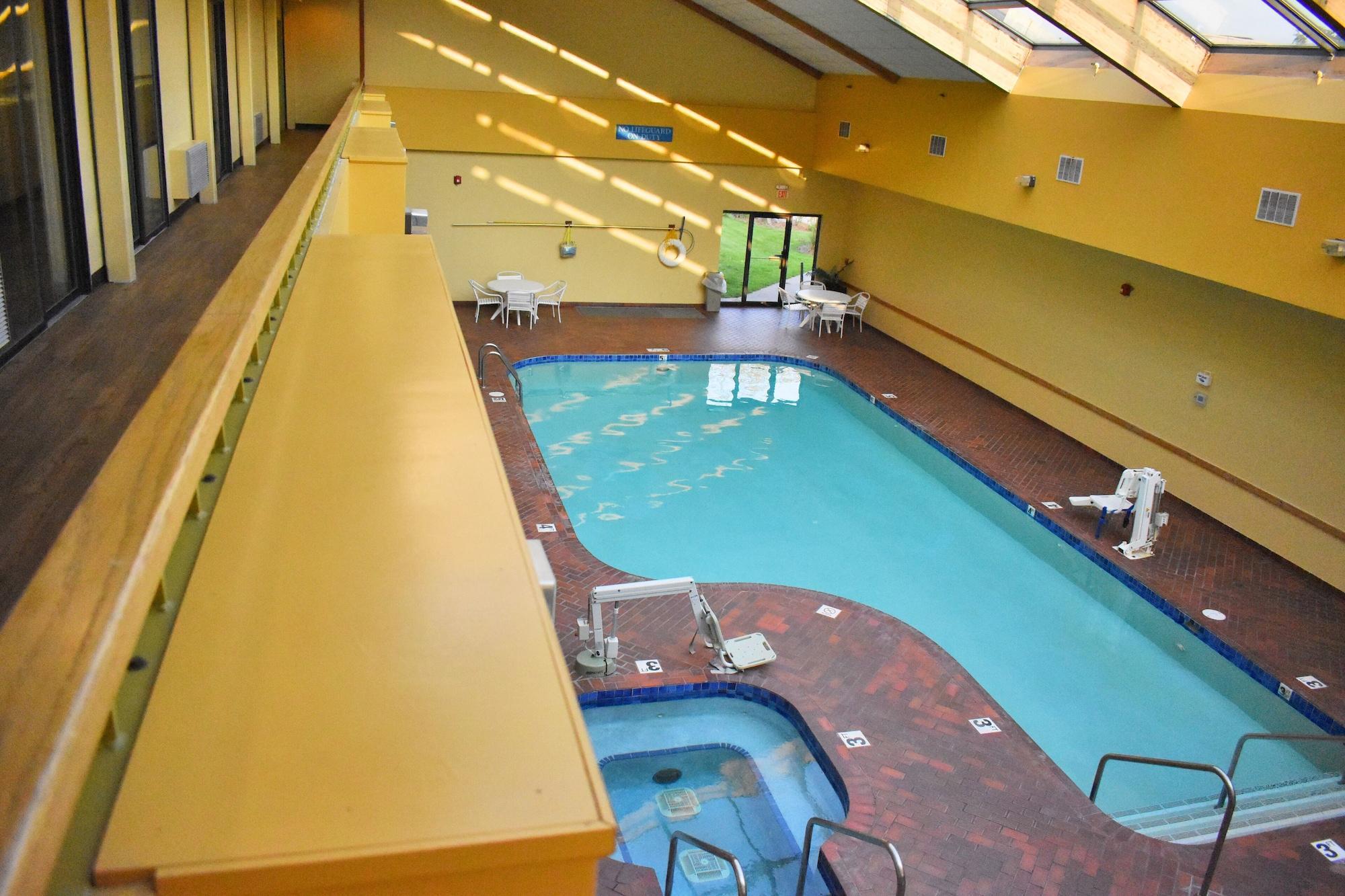 The Inn On Maritime Bay, Ascend Hotel Collection Manitowoc Bagian luar foto