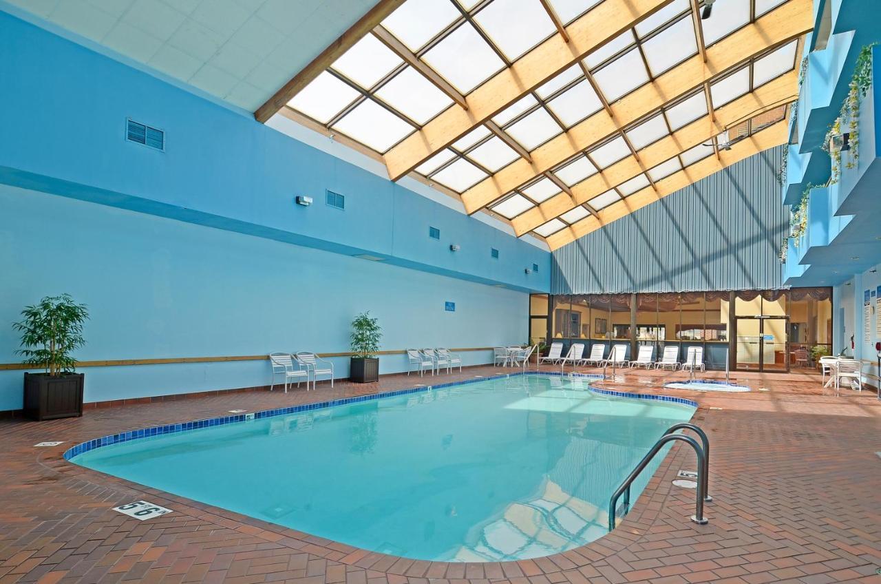 The Inn On Maritime Bay, Ascend Hotel Collection Manitowoc Bagian luar foto