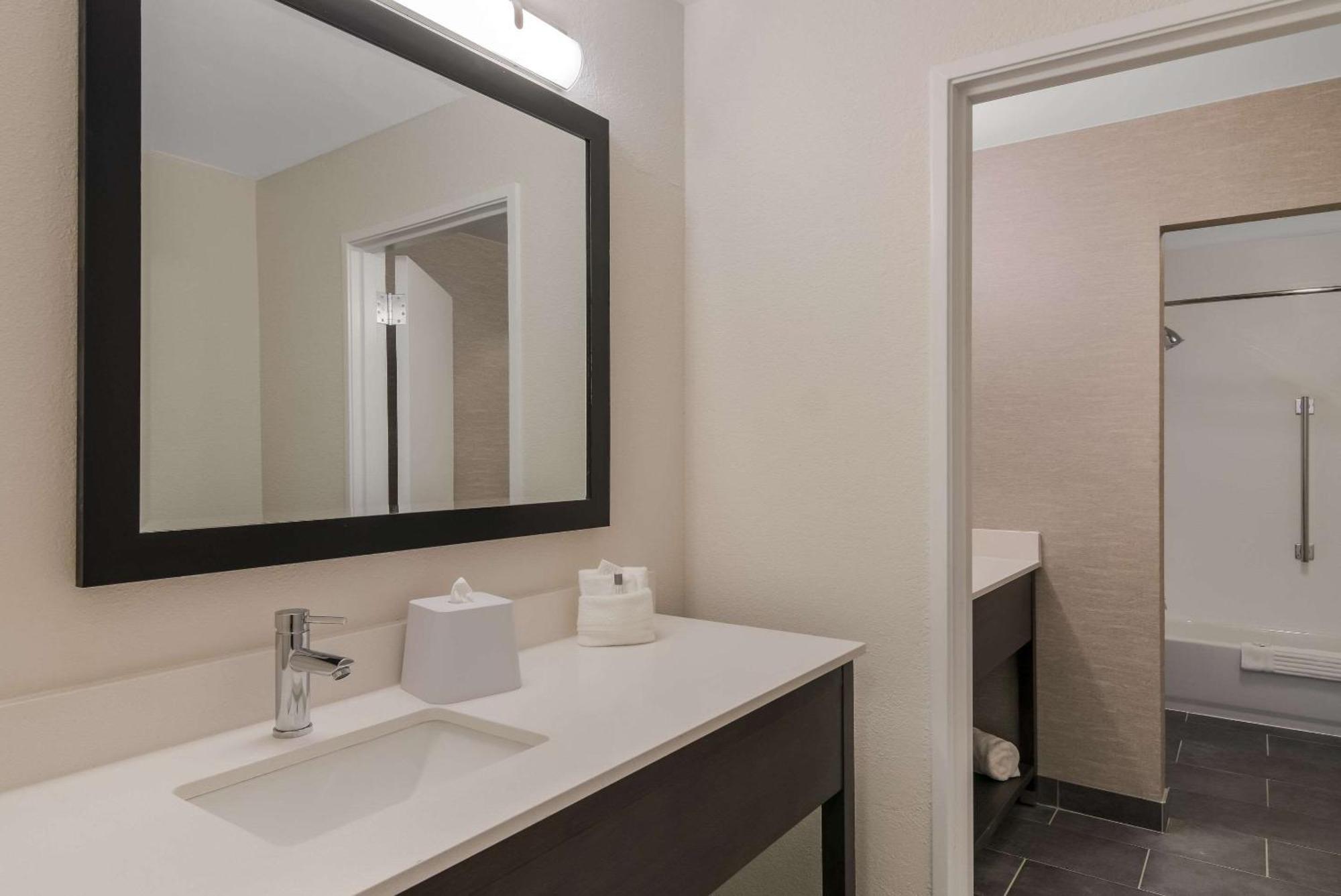 The Inn On Maritime Bay, Ascend Hotel Collection Manitowoc Bagian luar foto