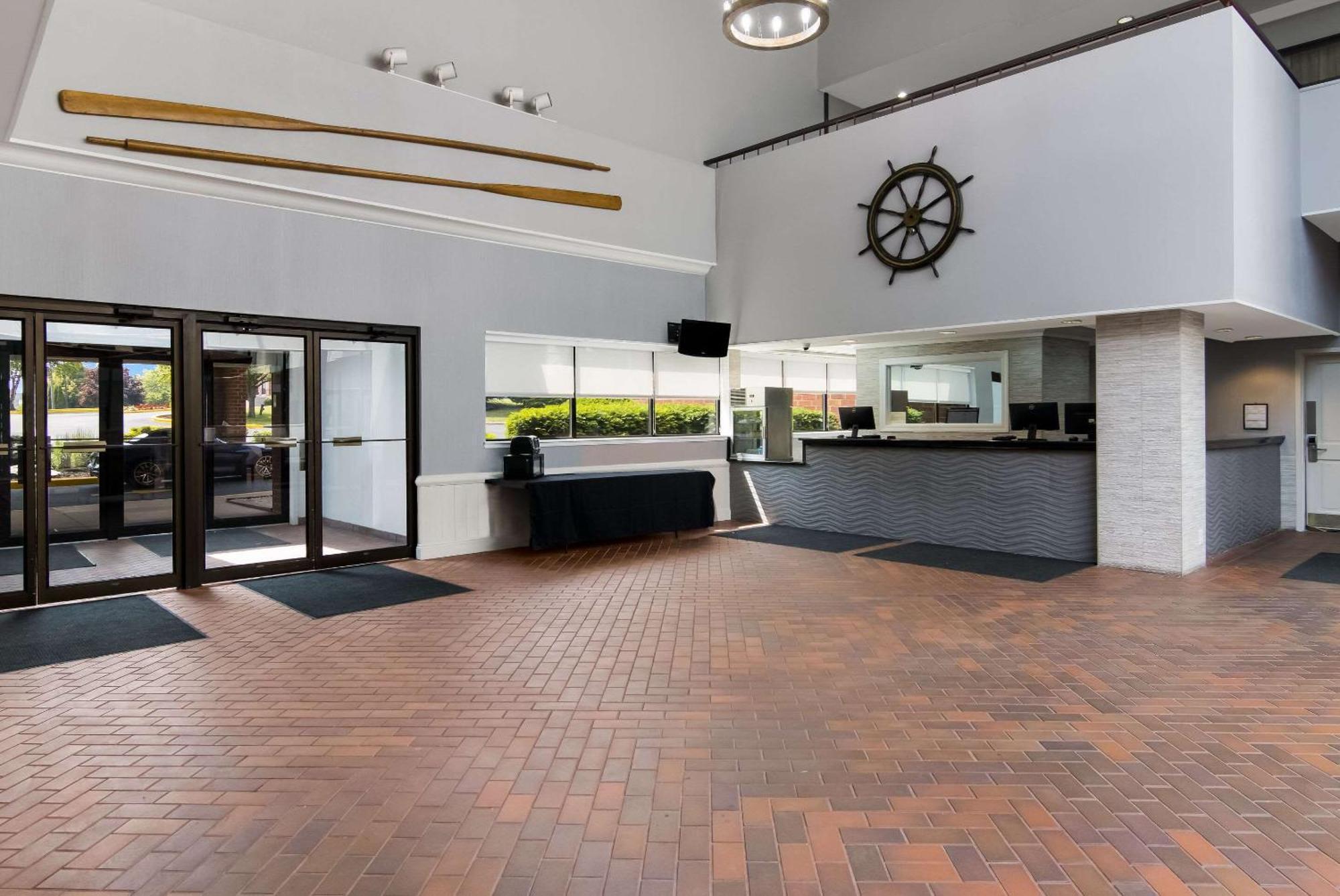 The Inn On Maritime Bay, Ascend Hotel Collection Manitowoc Bagian luar foto